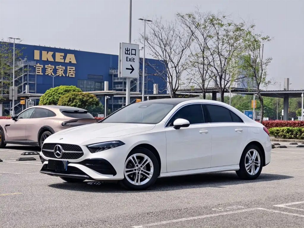 MERCEDES-BENZ A-CLASS 2023 A 180 L — фото 1