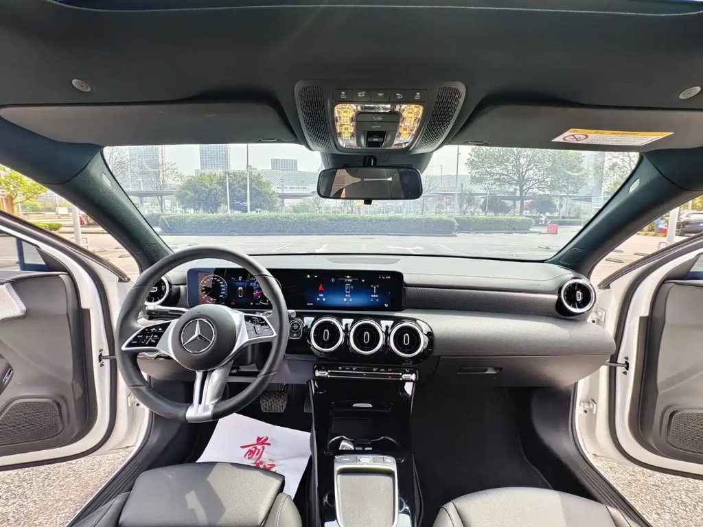 MERCEDES-BENZ A-CLASS 2023 A 180 L — фото 13