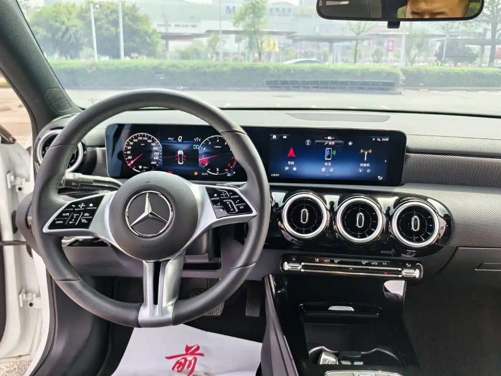 MERCEDES-BENZ A-CLASS 2023 A 180 L — фото 14