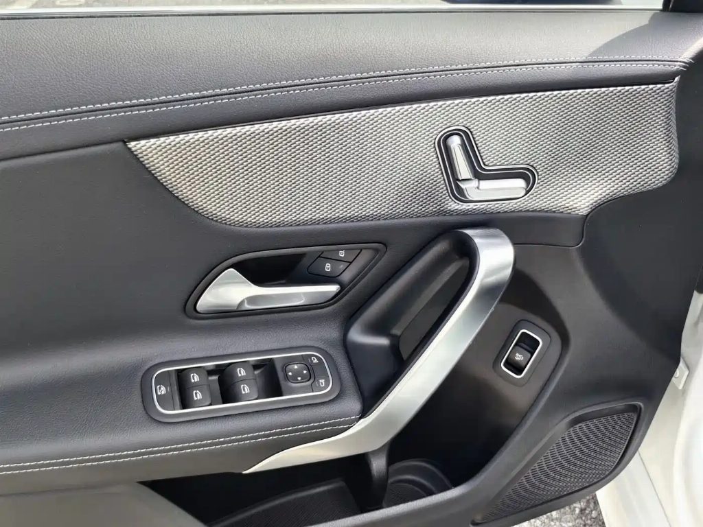 MERCEDES-BENZ A-CLASS 2023 A 180 L — фото 17