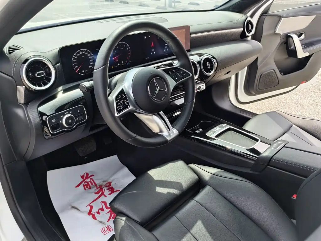 MERCEDES-BENZ A-CLASS 2023 A 180 L — фото 20