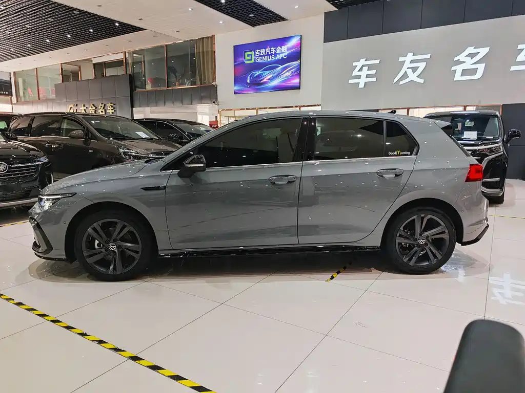 VOLKSWAGEN GOLF 2023 280TSI DSG R-LINE LITE — фото 4