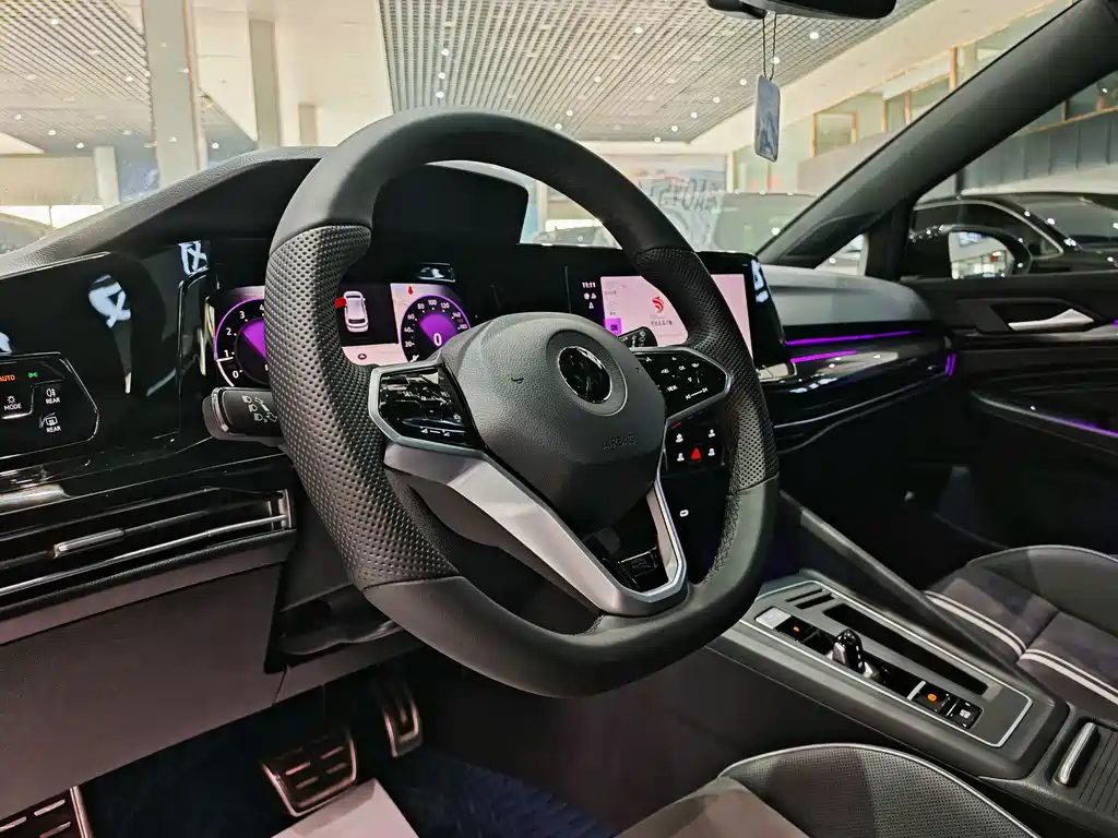 VOLKSWAGEN GOLF 2023 280TSI DSG R-LINE LITE — фото 8
