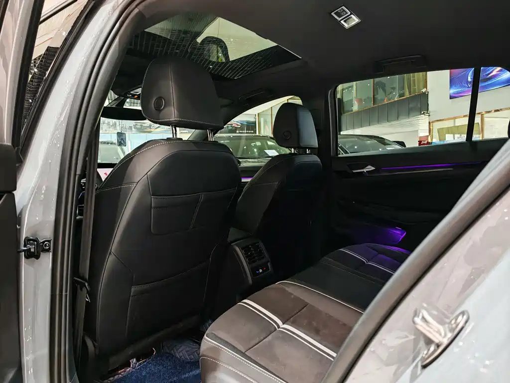 VOLKSWAGEN GOLF 2023 280TSI DSG R-LINE LITE — фото 9