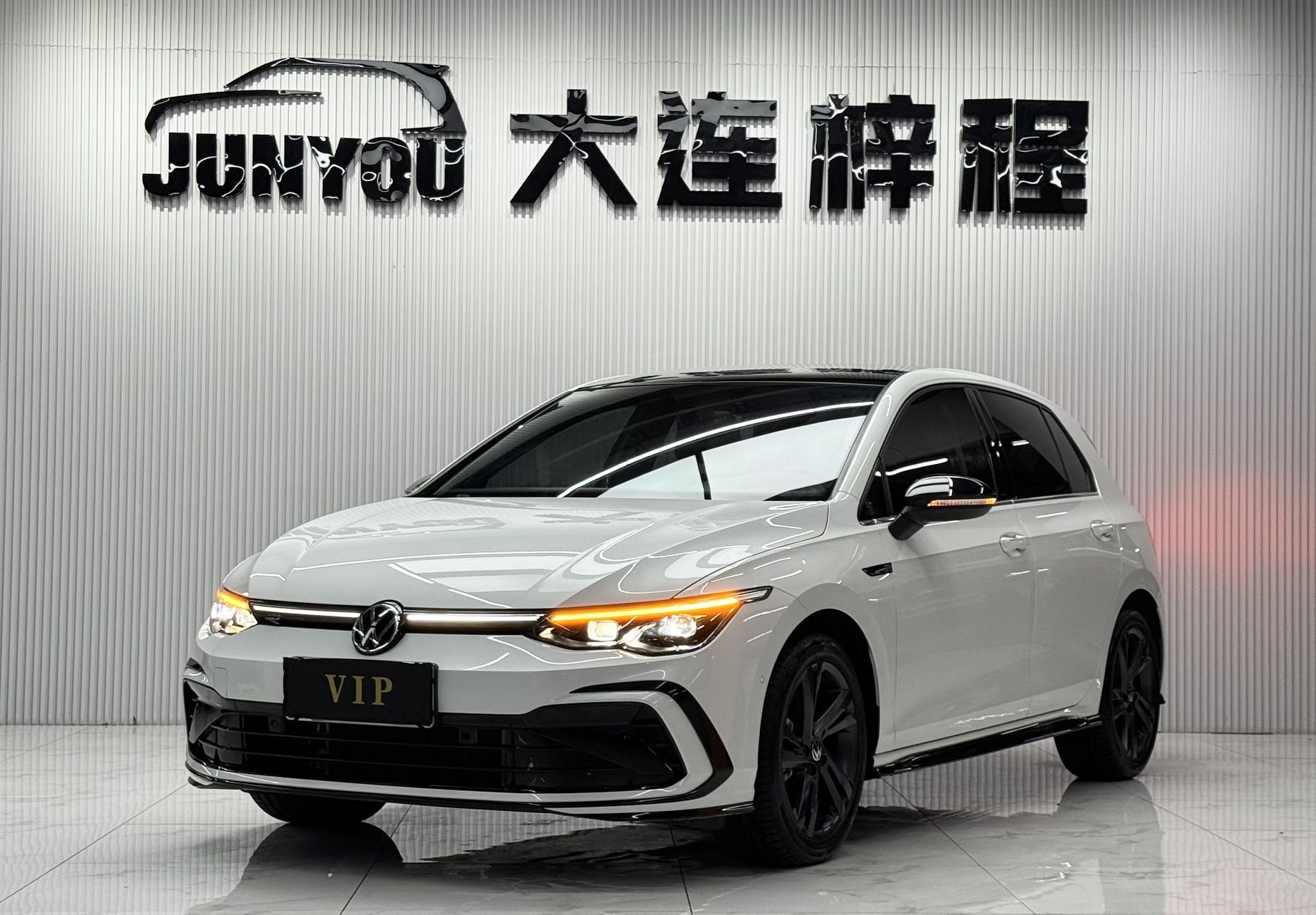VOLKSWAGEN GOLF 2023 280TSI DSG R-LINE — фото 2