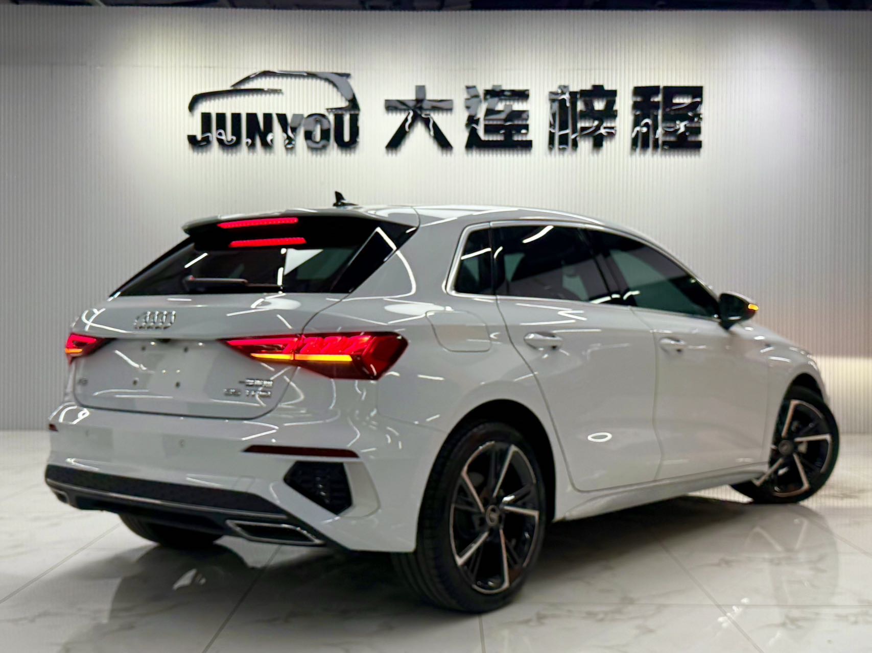AUDI A3 2023 MODEL FACELIFT SPORTBACK 35 TFSI FASHION SPORT TYPE — фото 2
