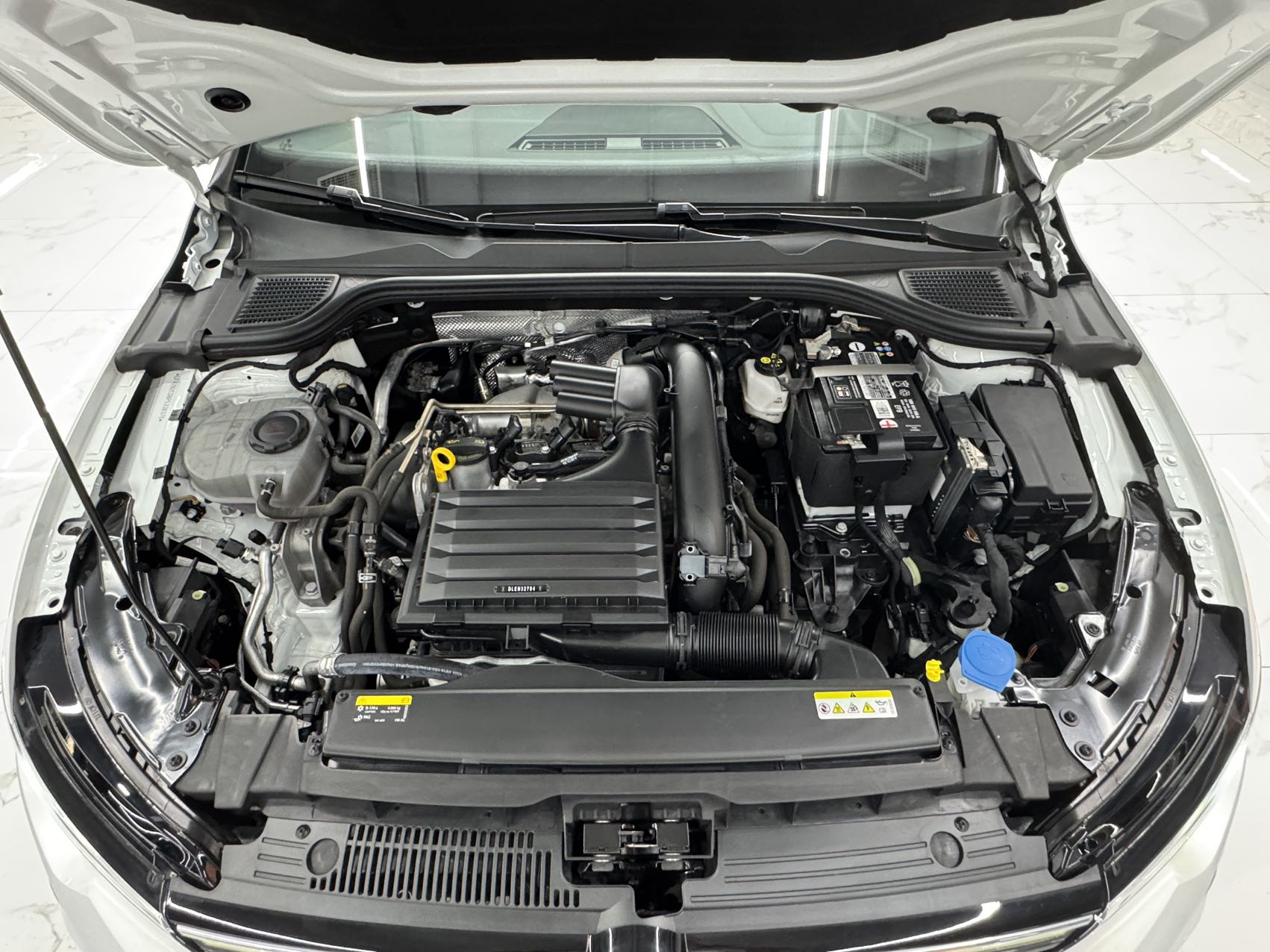 VOLKSWAGEN GOLF 2023 280TSI DSG R-LINE — фото 17