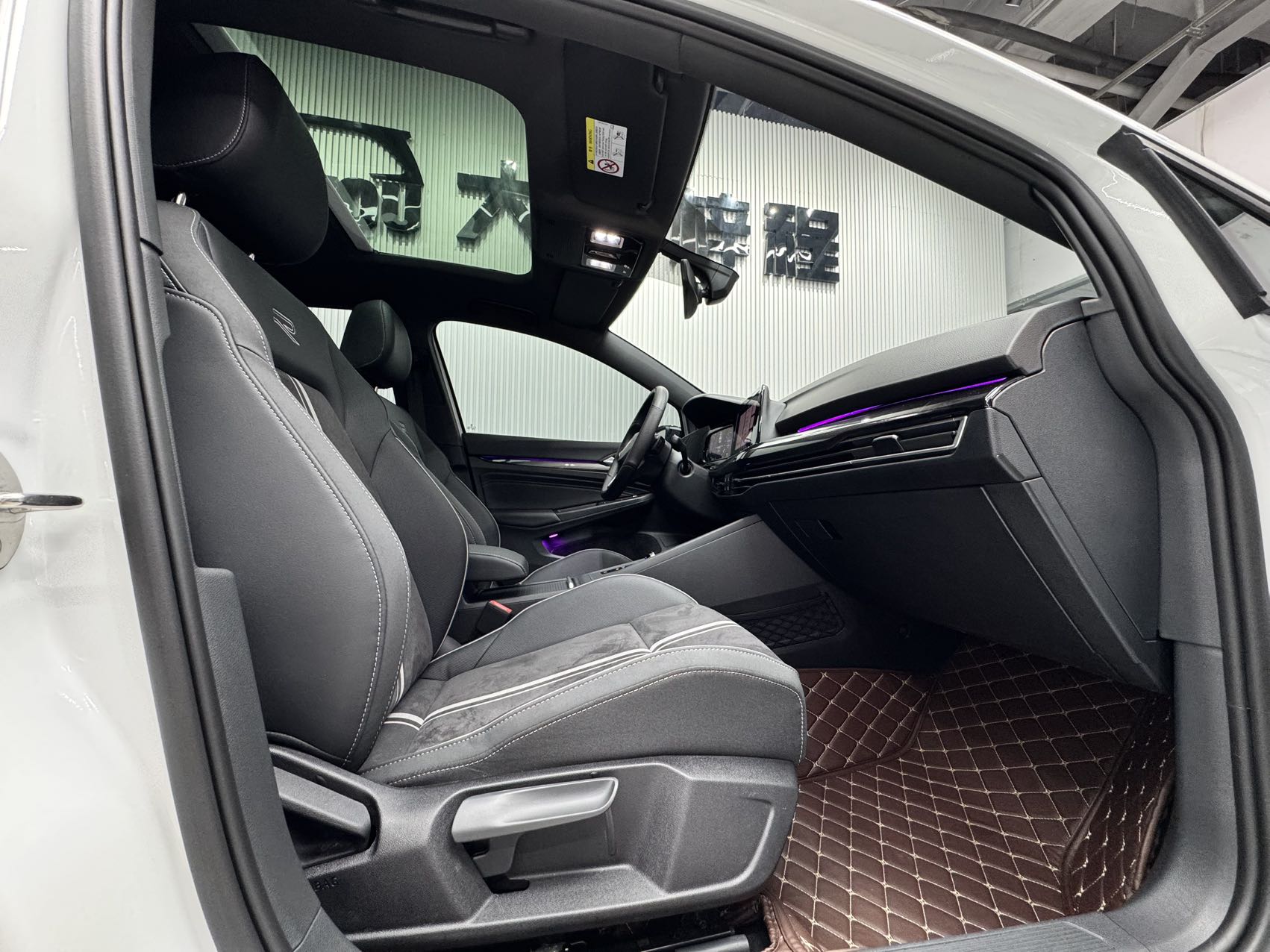 VOLKSWAGEN GOLF 2023 280TSI DSG R-LINE — фото 11