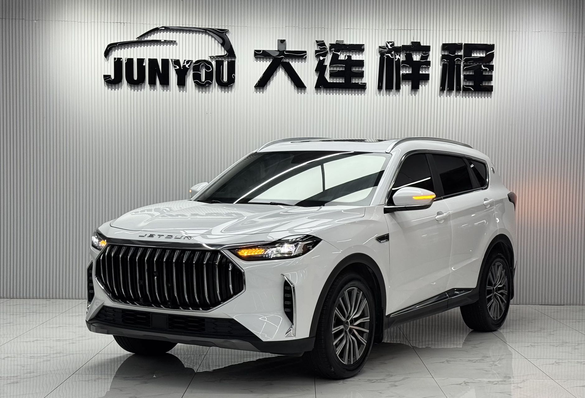 JETOUR X70 PLUS 2023 1.5T DCT勇者PLUS 5 SEATS — фото 1