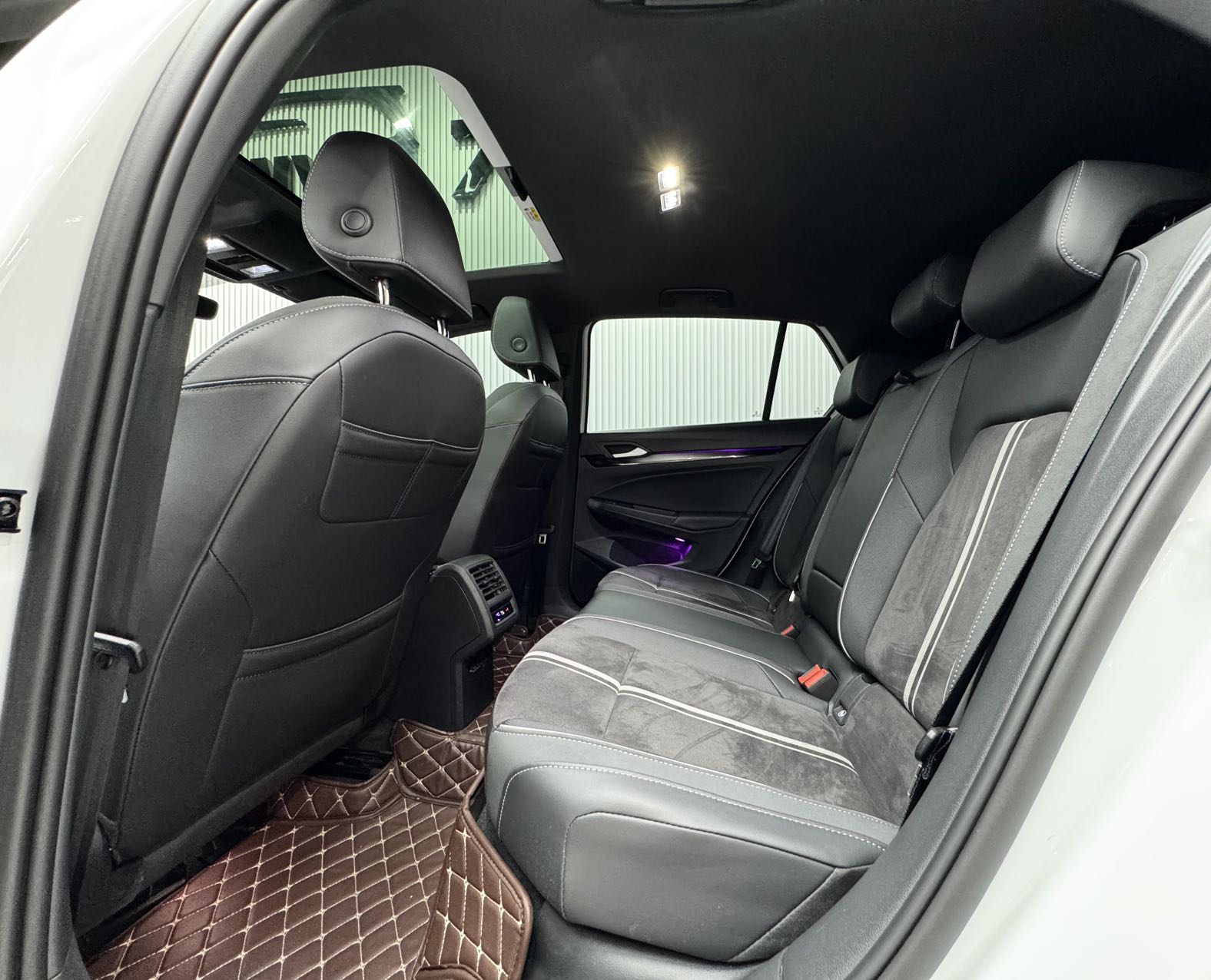 VOLKSWAGEN GOLF 2023 280TSI DSG R-LINE — фото 10