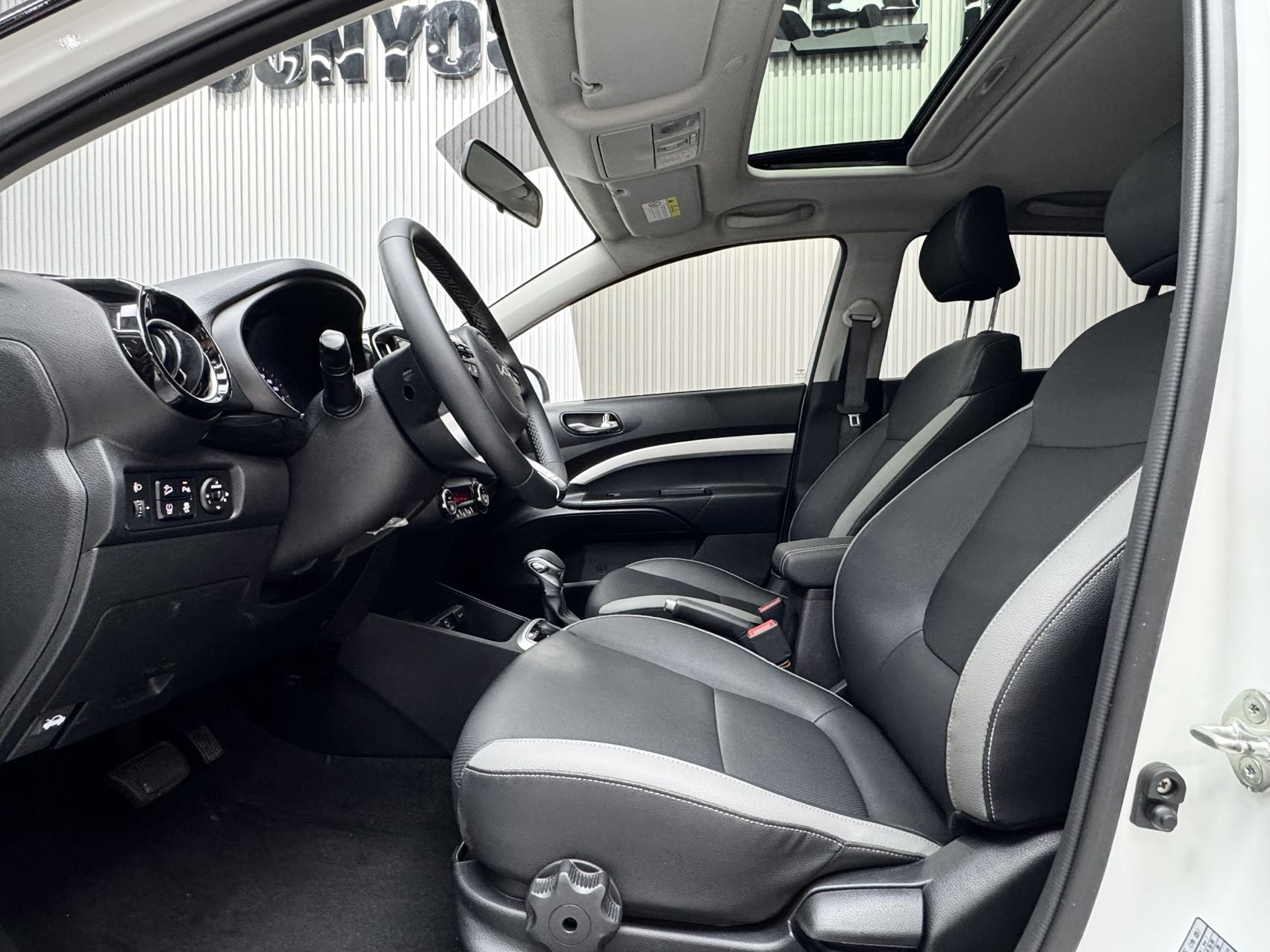 KIA KX1 2021 1.4L CVT趣享 SUNROOF 款 — фото 18