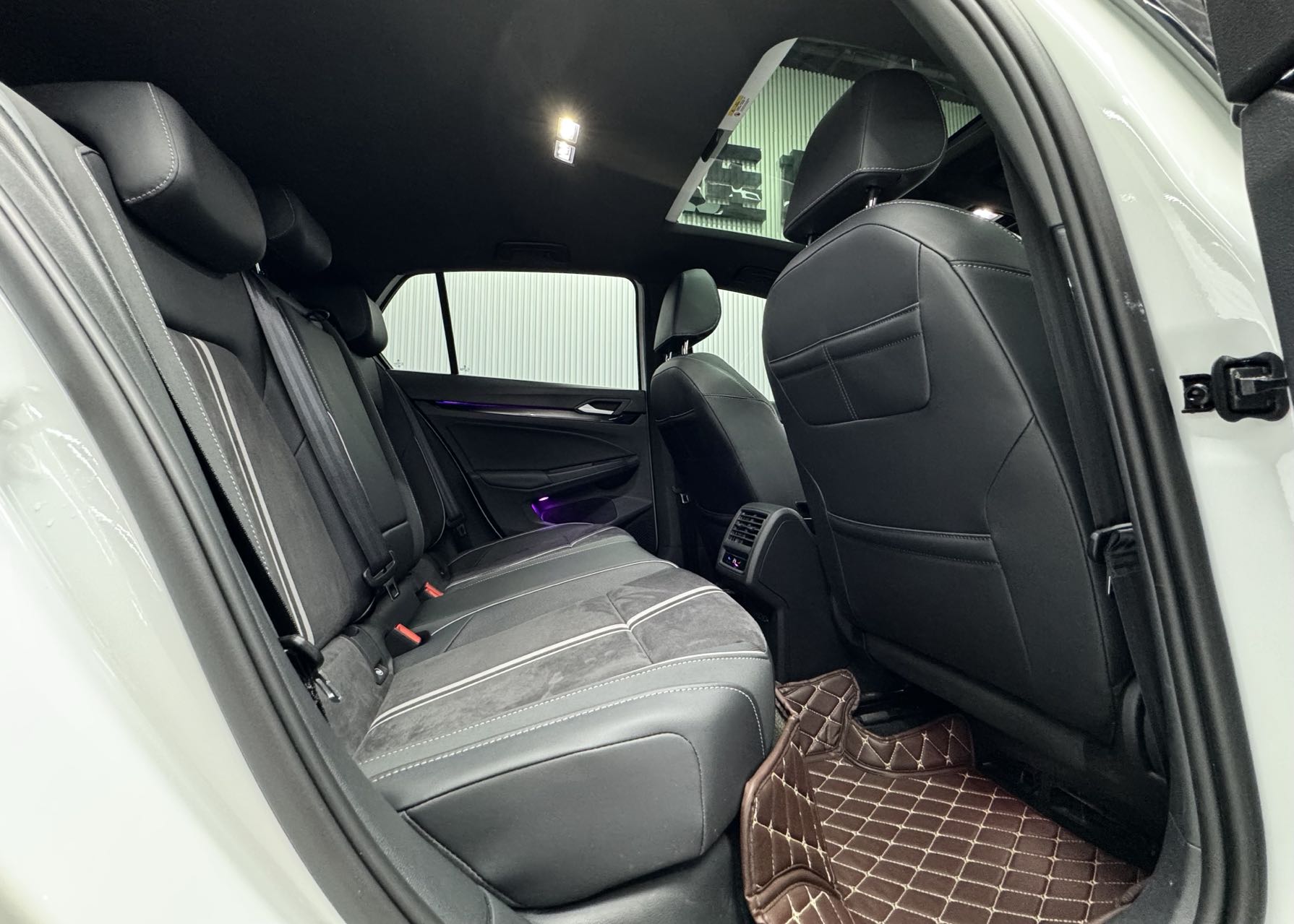 VOLKSWAGEN GOLF 2023 280TSI DSG R-LINE — фото 12