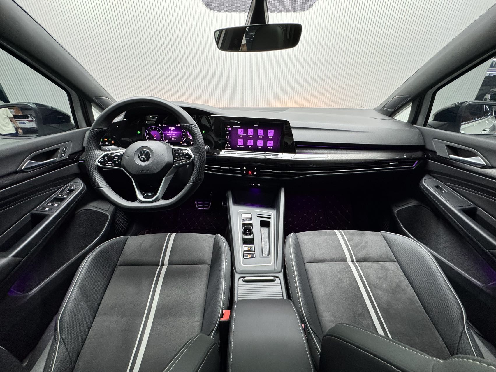 VOLKSWAGEN GOLF 2023 280TSI DSG R-LINE — фото 13