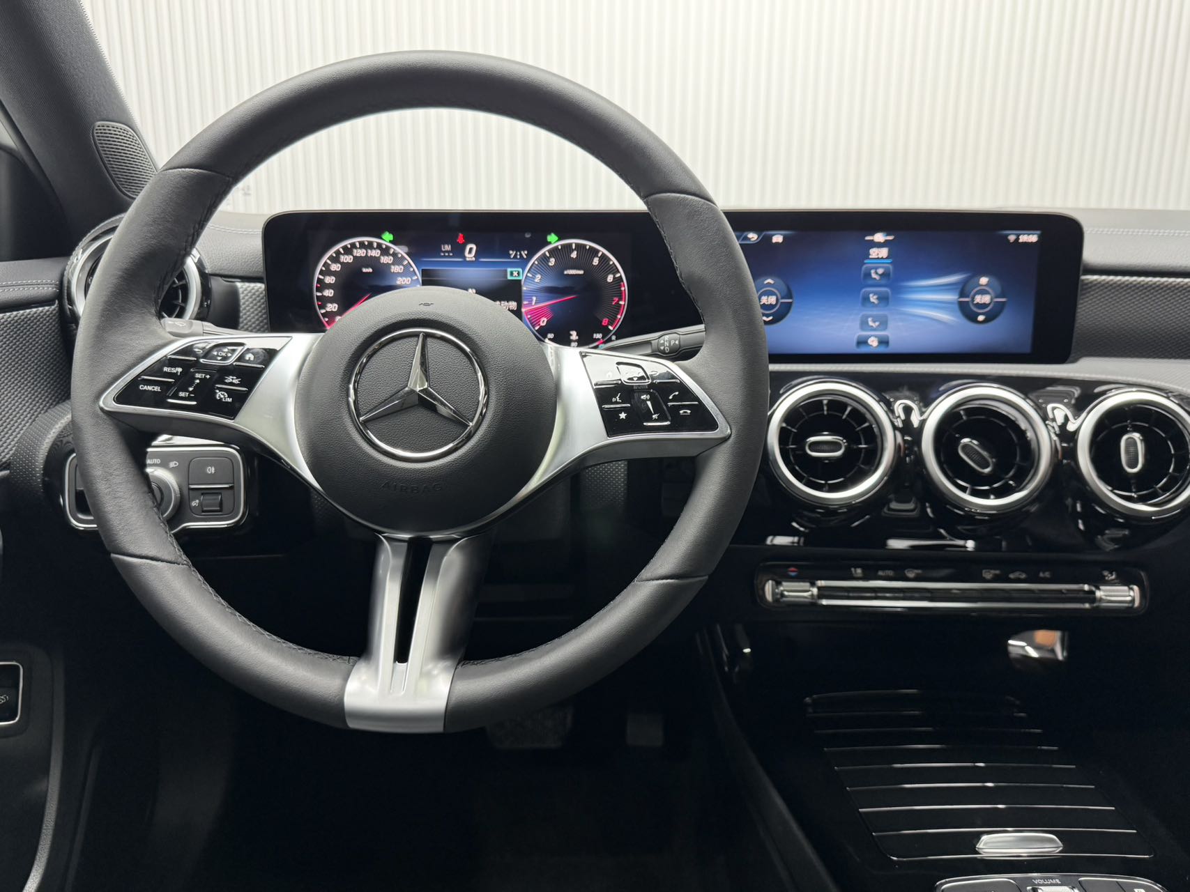 MERCEDES-BENZ A-CLASS 2024 A 180 L — фото 14