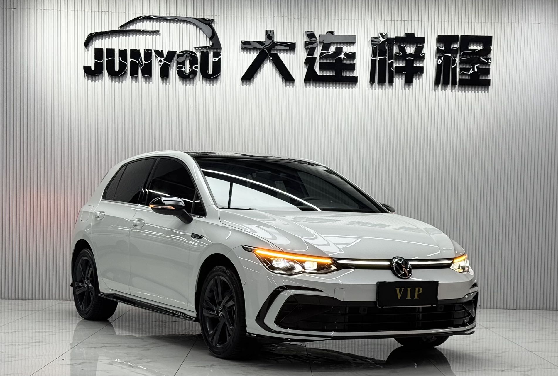 VOLKSWAGEN GOLF 2023 280TSI DSG R-LINE — фото 3
