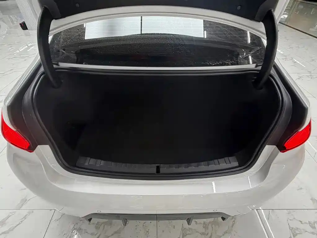 BMW 3 SERIES 2023 320LI M SPORT SET — фото 18