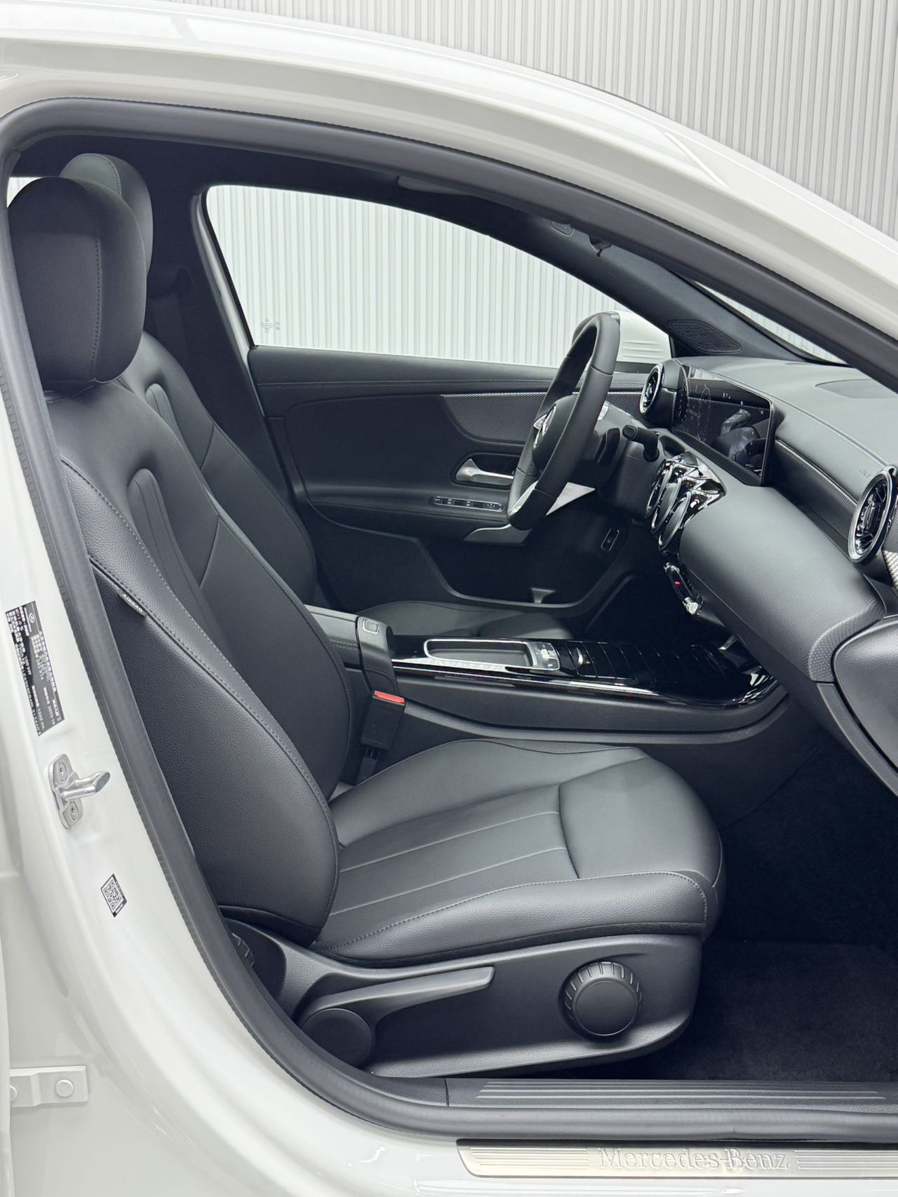 MERCEDES-BENZ A-CLASS 2024 A 180 L — фото 11