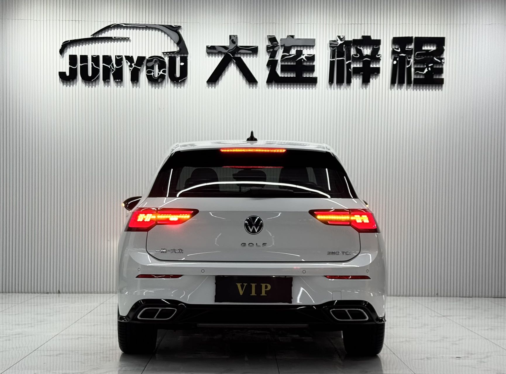 VOLKSWAGEN GOLF 2023 280TSI DSG R-LINE — фото 4