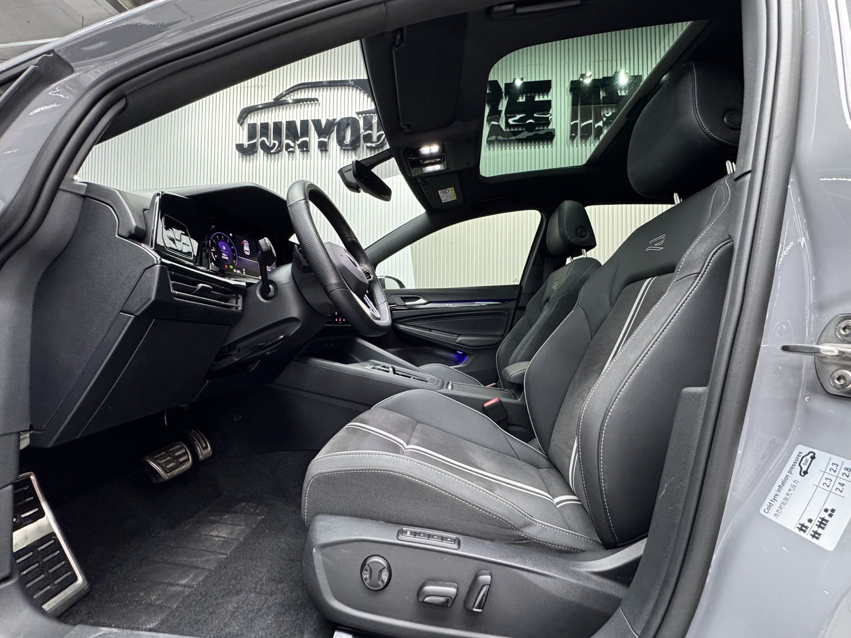 VOLKSWAGEN GOLF 2023 280TSI DSG R-LINE LITE — фото 9