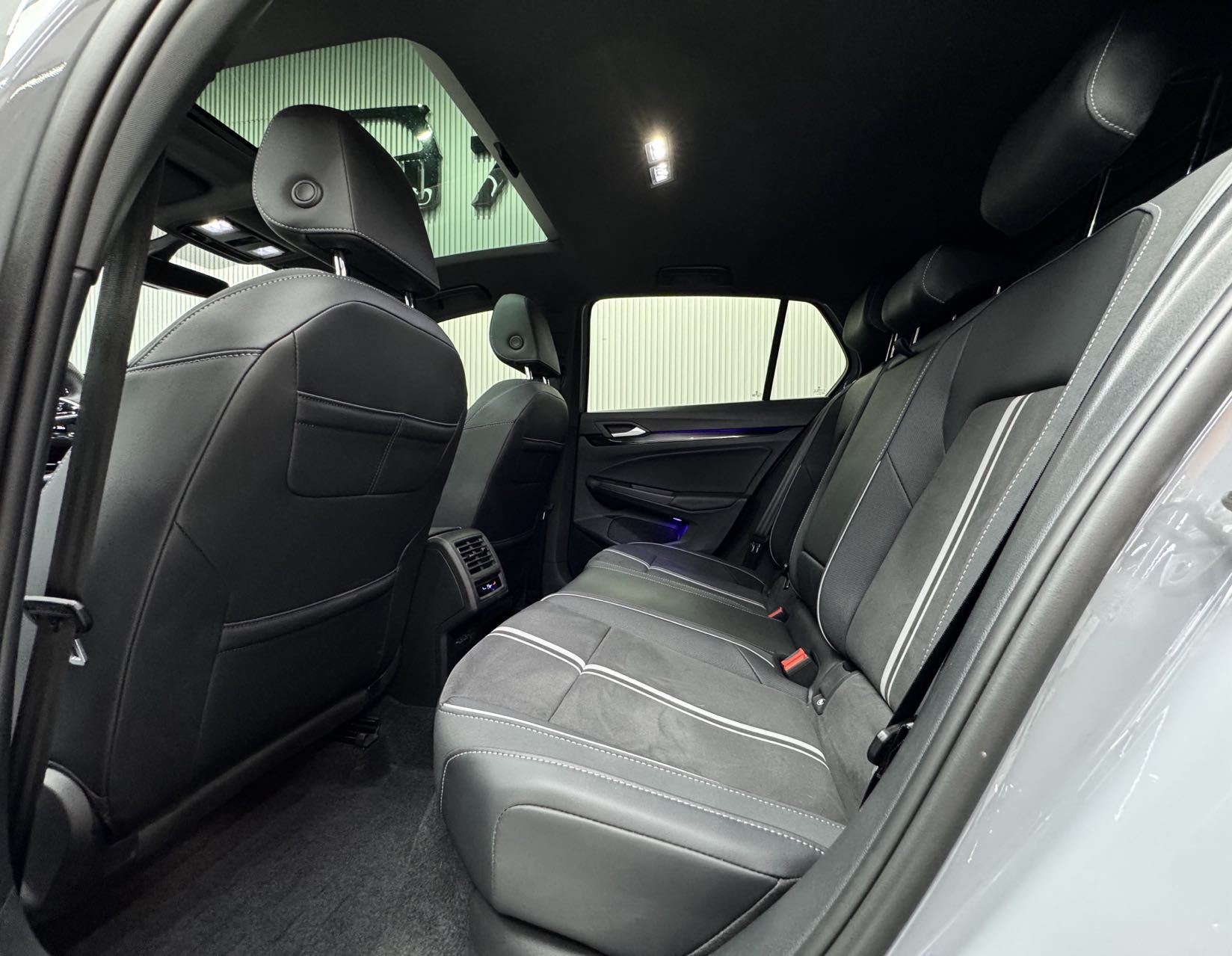 VOLKSWAGEN GOLF 2023 280TSI DSG R-LINE LITE — фото 10