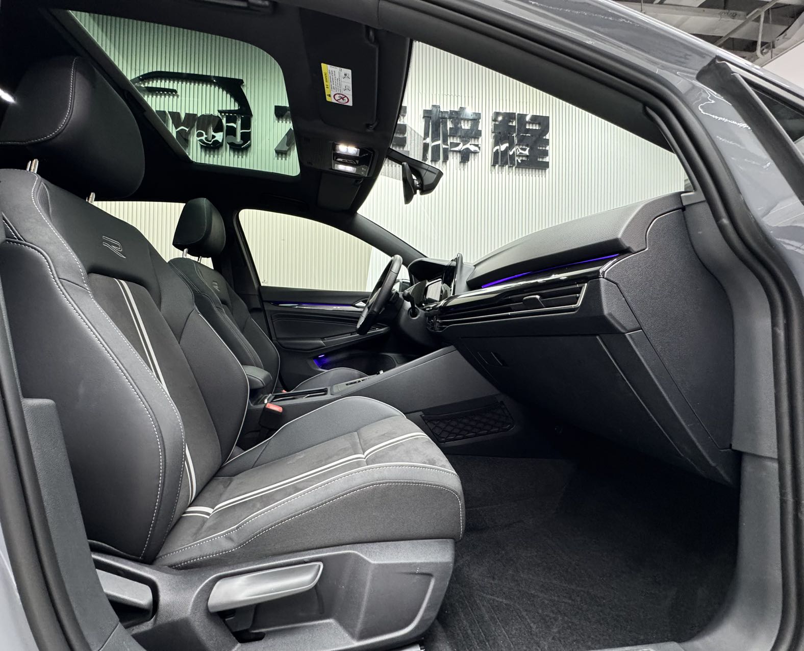 VOLKSWAGEN GOLF 2023 280TSI DSG R-LINE LITE — фото 11