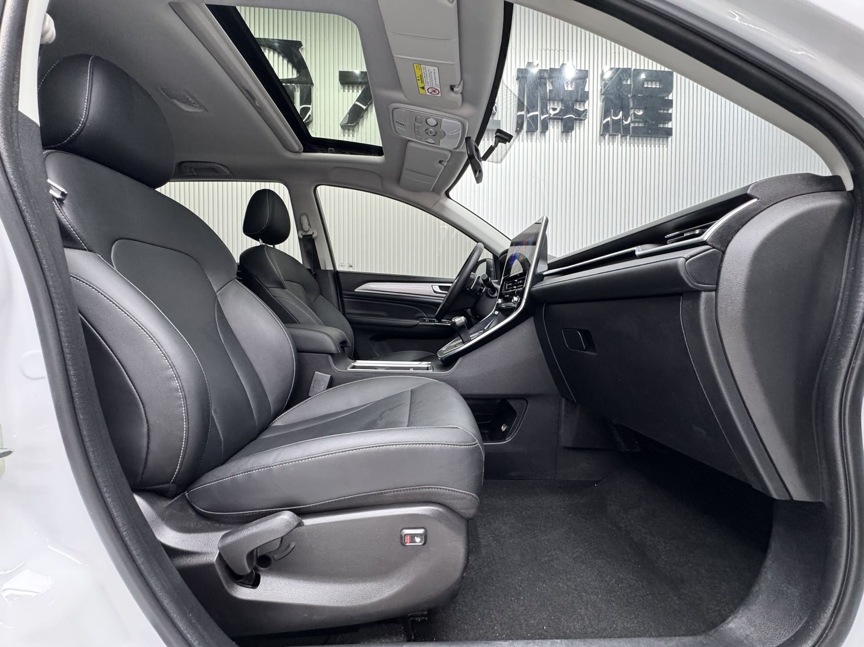 HAVAL M6 2023 PLUS 1.5T DCT LUXURY SMART LINK TYPE — фото 11